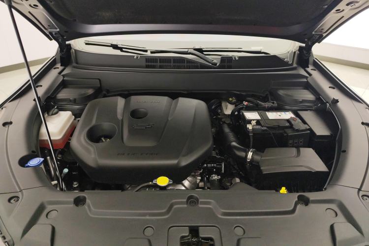 Used CHANGAN OSHAN X5 2021 1.6L CVT Luxury Model Engine Bay