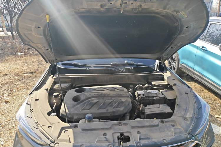 Used CHANGAN OSHAN X5 2021 Revised Version 1.5T DCT Luxury Edition Engine Bay