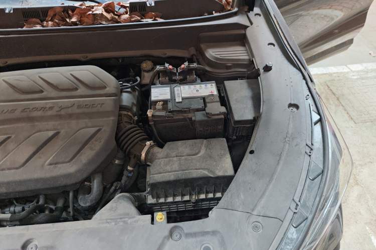 Used CHANGAN OSHAN X5 2021 1.5T DCT Prestige Edition Engine Bay Left