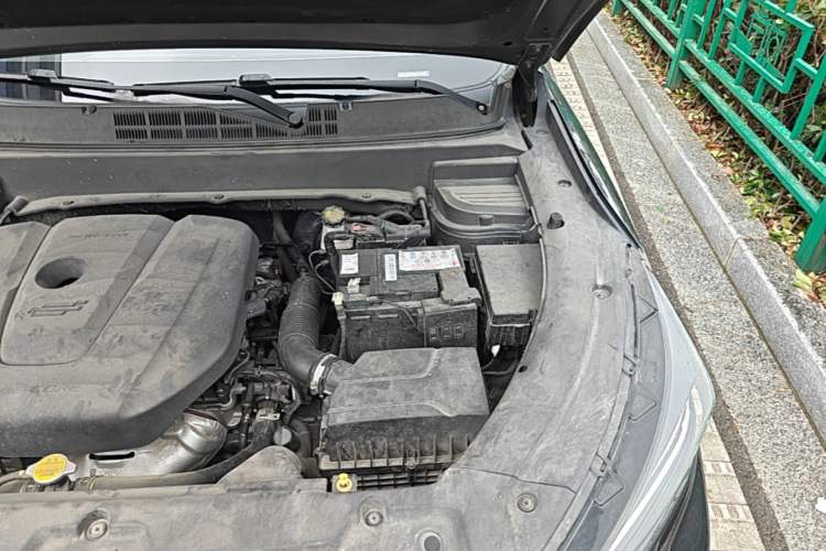 Used CHANGAN OSHAN X5 2021 1.6L CVT Luxury Model Engine Bay Left