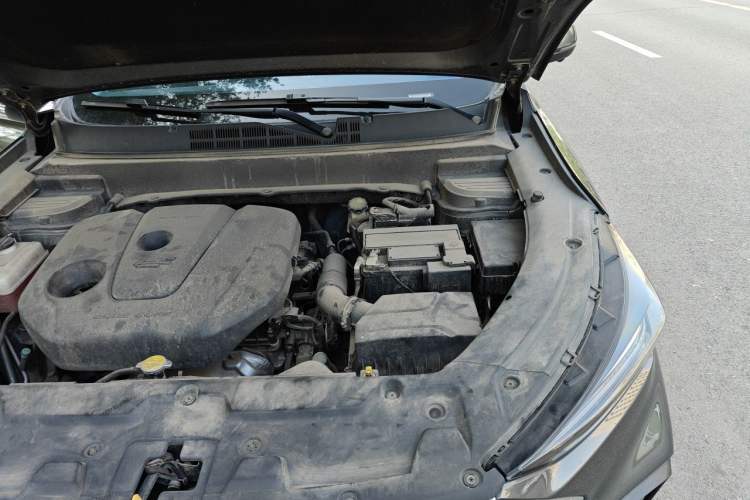 Used CHANGAN OSHAN X5 2021 1.6L CVT Flagship Model Engine Bay Left