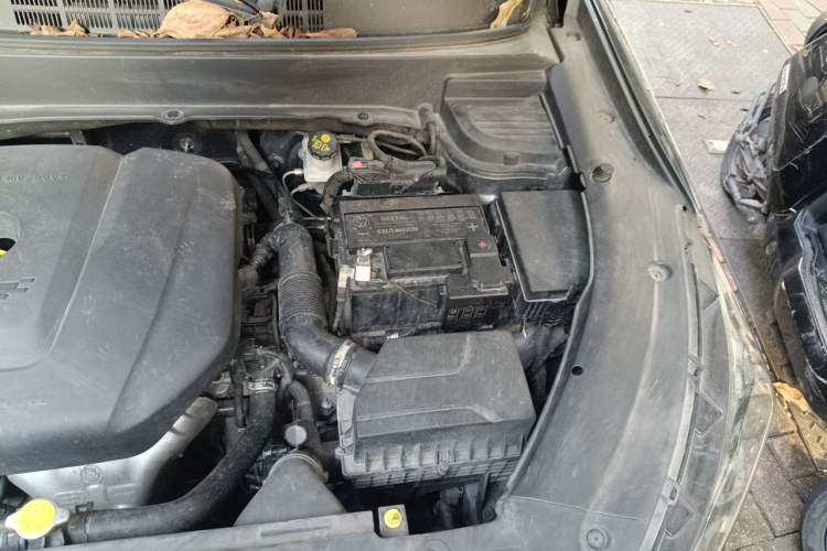 Used CHANGAN OSHAN X5 2021 1.6L CVT Luxury Version Engine Bay Left