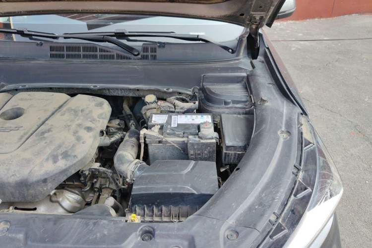 Used CHANGAN OSHAN X5 2021 1.6L CVT Luxury Model Engine Bay Left
