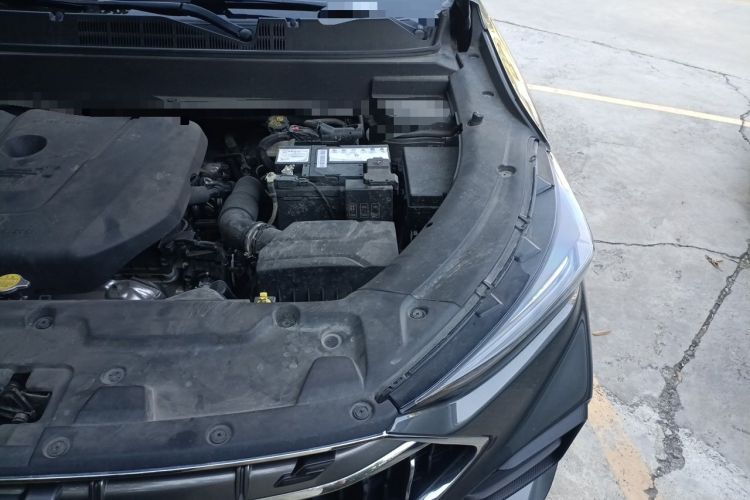 Used CHANGAN OSHAN X5 2021 1.6L CVT Luxury Model Engine Bay Left