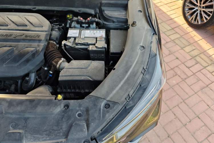 Used CHANGAN OSHAN X5 2021 Revised Version 1.5T DCT Luxury Edition Engine Bay Left