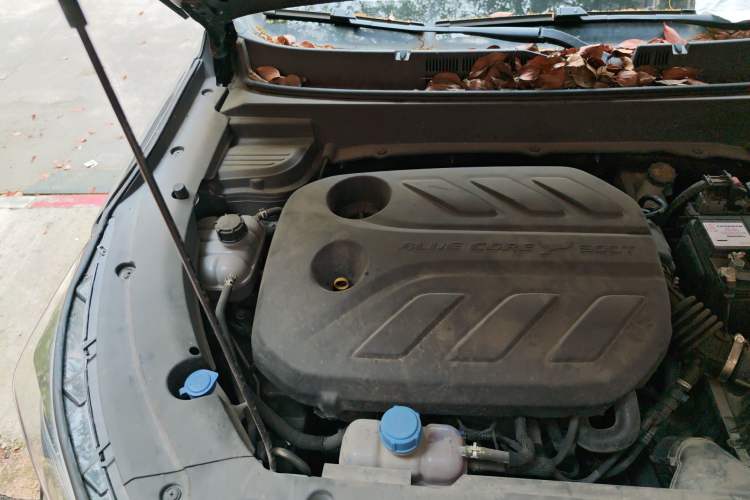 Used CHANGAN OSHAN X5 2021 1.5T DCT Prestige Edition Engine Bay Right
