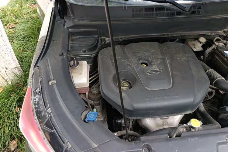 Used CHANGAN OSHAN X5 2021 1.6L CVT Luxury Model Engine Bay Right