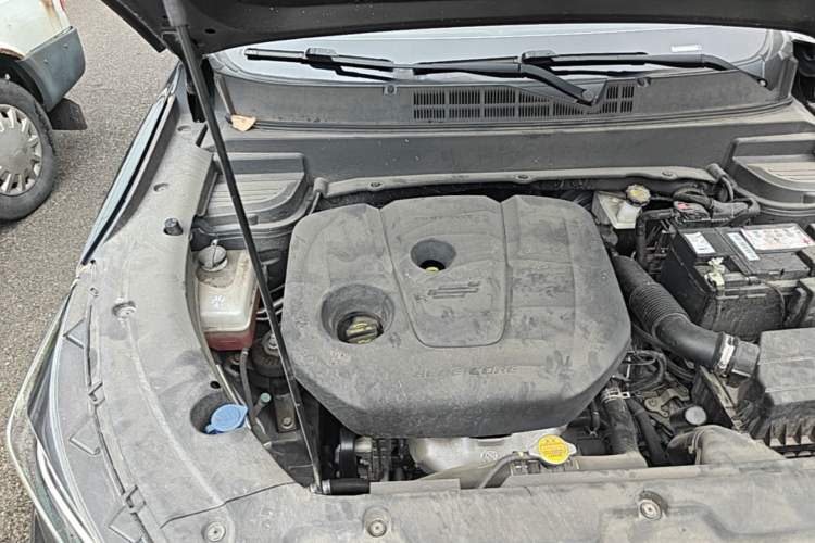 Used CHANGAN OSHAN X5 2021 1.6L CVT Luxury Model Engine Bay Right
