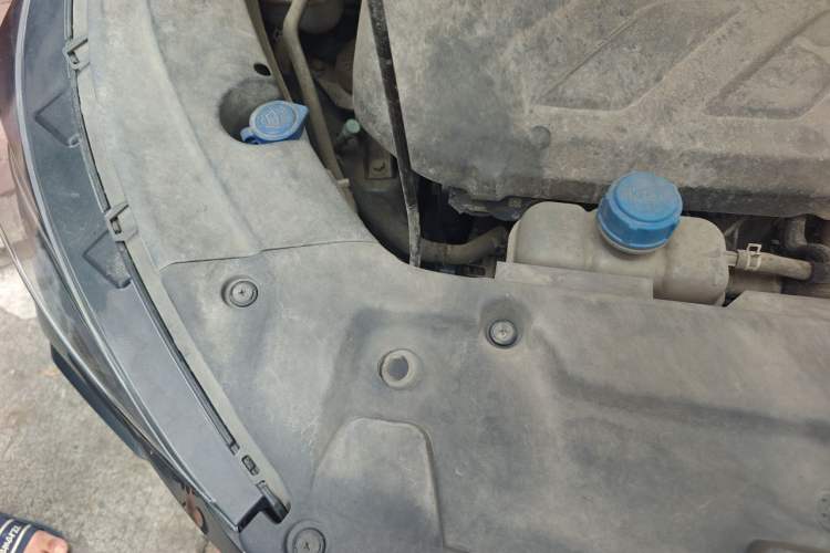 Used CHANGAN OSHAN X5 2021 1.5T DCT Flagship Edition Engine Bay Right