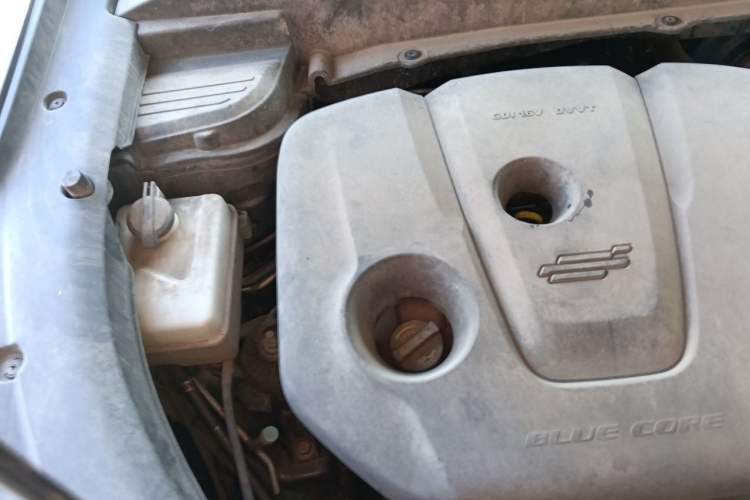 Used CHANGAN OSHAN X5 2021 1.6L CVT Comfort Model Engine Bay Right