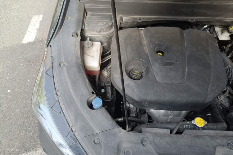 Used CHANGAN OSHAN X5 2021 1.6L CVT Luxury Version Engine Bay Right