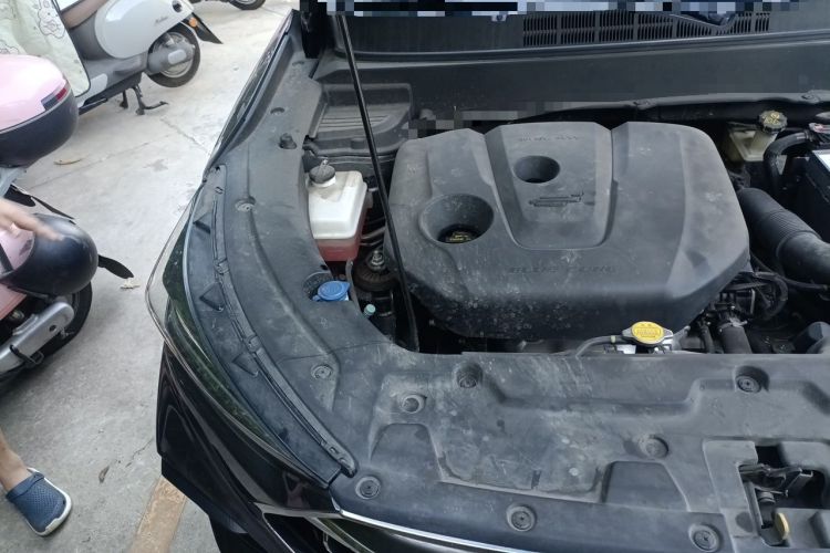 Used CHANGAN OSHAN X5 2021 1.6L CVT Luxury Model Engine Bay Right