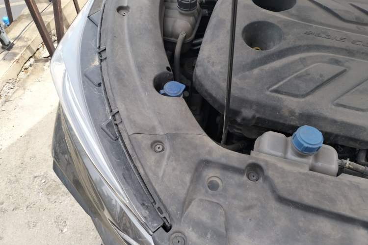 Used CHANGAN OSHAN X5 2021 1.5T DCT Flagship Edition Engine Bay Right