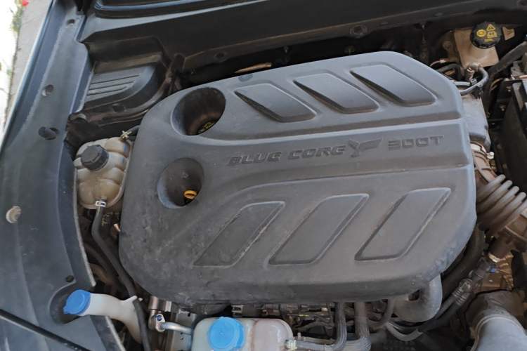 Used CHANGAN OSHAN X5 2021 1.5T DCT Luxury Edition Engine Bay Right