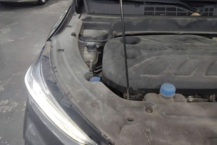 Used CHANGAN OSHAN X5 2021 1.5T DCT Prestige Edition Engine Bay Right
