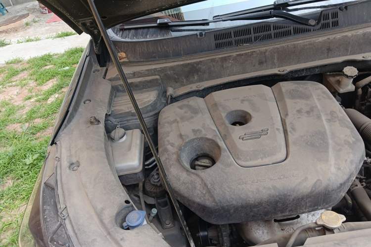 Used CHANGAN OSHAN X5 2021 1.6L CVT Luxury Version Engine Bay Right