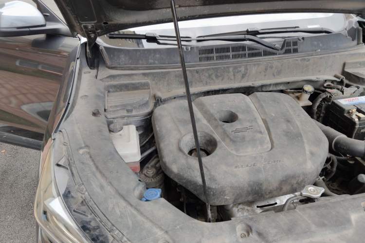 Used CHANGAN OSHAN X5 2021 1.6L CVT Luxury Model Engine Bay Right