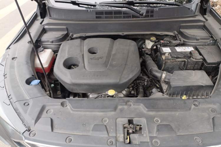 Used CHANGAN OSHAN X5 2021 1.6L CVT Luxury Model Engine Bay