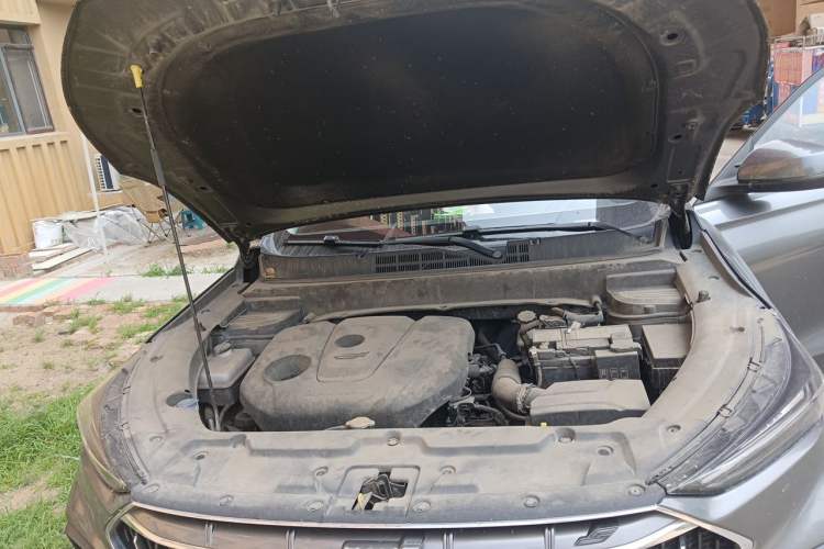Used CHANGAN OSHAN X5 2021 1.6L CVT Luxury Version Engine Bay