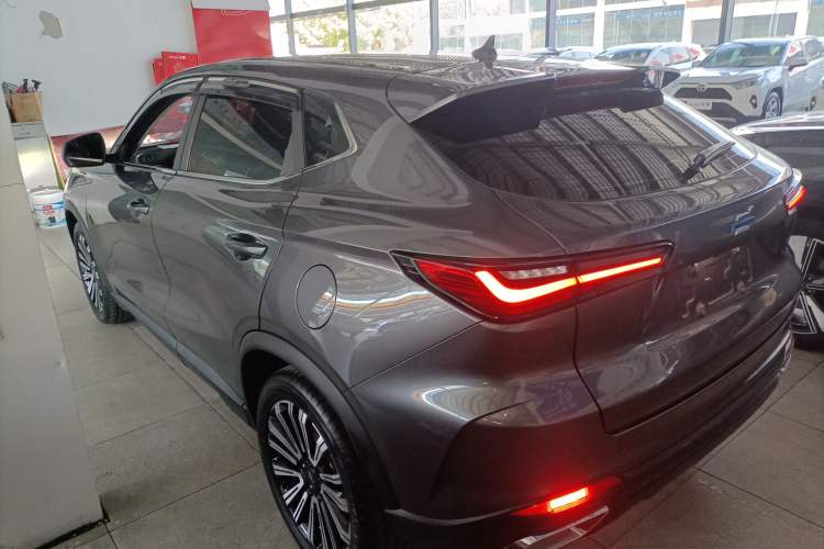 Used CHANGAN OSHAN X5 2021 1.6L CVT Luxury Model Exterior 2