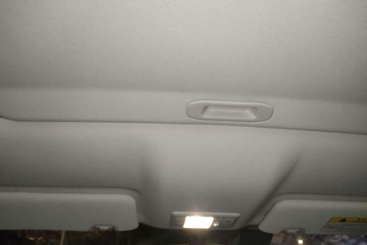 Used CHANGAN OSHAN X5 2021 Revised Version 1.6L Manual Luxury Edition Headliner