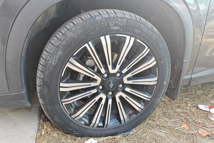 Used CHANGAN OSHAN X5 2021 Revised Version 1.5T DCT Luxury Edition Left Front Wheel Hub