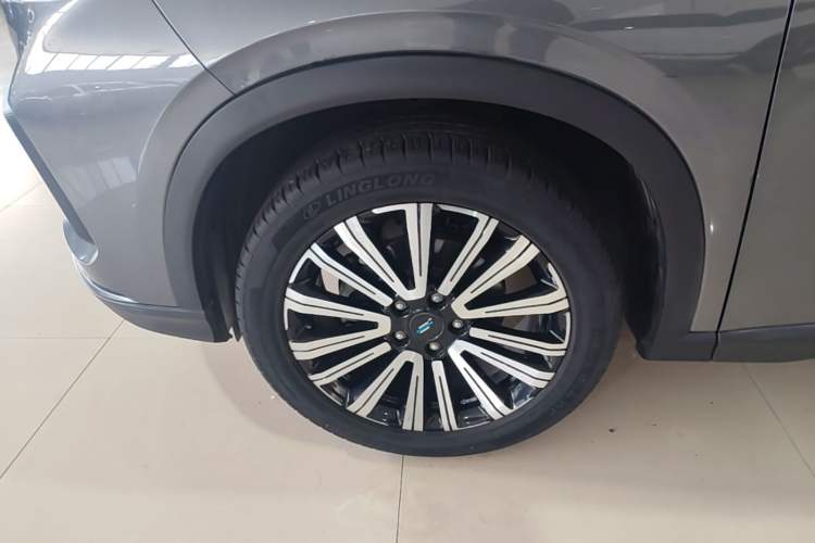Used CHANGAN OSHAN X5 2021 1.5T DCT Prestige Edition Left Front Wheel Hub