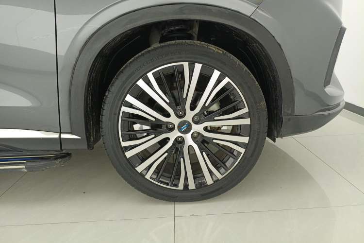 Used CHANGAN OSHAN X5 2021 1.5T DCT Flagship Edition Left Rear Wheel Hub