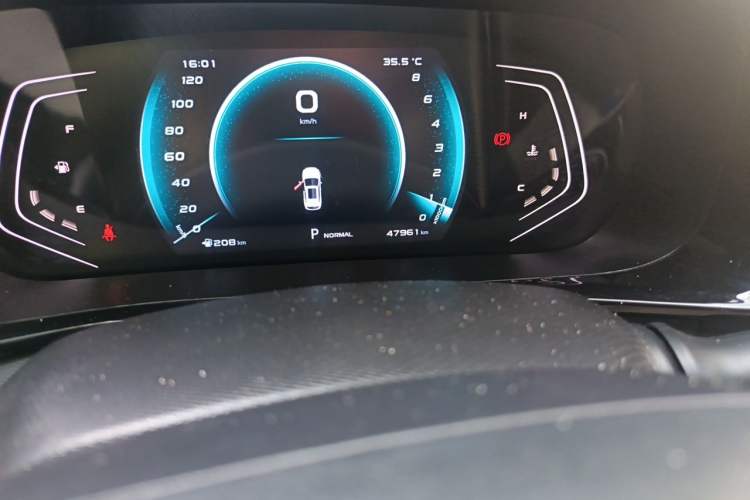 Used CHANGAN OSHAN X5 2021 1.6L CVT Luxury Model Odometer Close Up