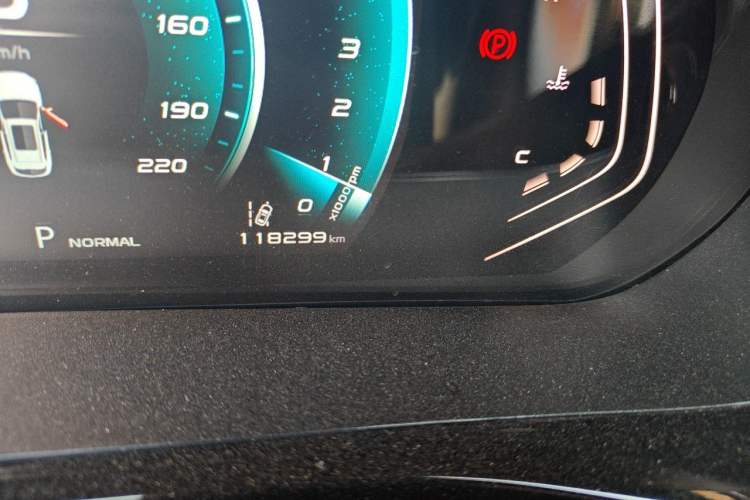Used CHANGAN OSHAN X5 2021 1.6L CVT Flagship Model Odometer Close Up