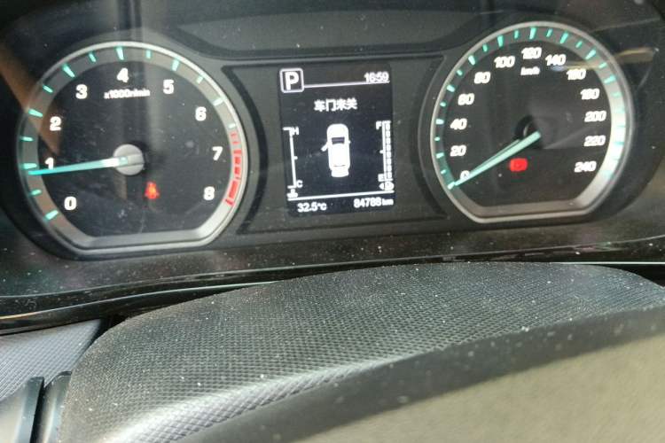 Used CHANGAN OSHAN X5 2021 1.6L CVT Comfort Model Odometer Close Up