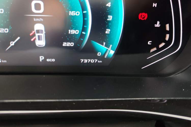 Used CHANGAN OSHAN X5 2021 1.6L CVT Luxury Model Odometer Close Up