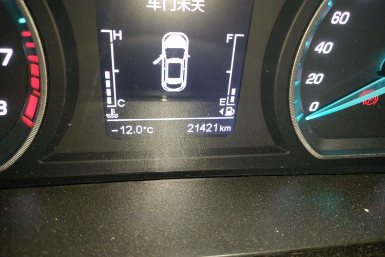 Used CHANGAN OSHAN X5 2021 Revised Version 1.6L Manual Luxury Edition Odometer Close Up
