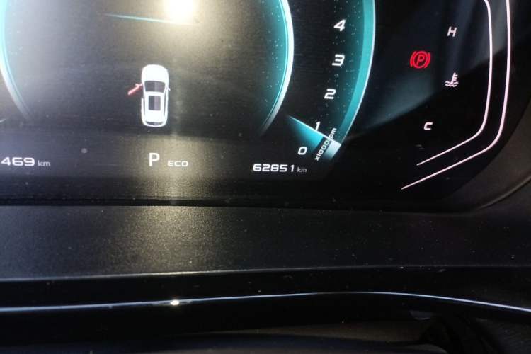 Used CHANGAN OSHAN X5 2021 1.6L CVT Luxury Model Odometer Close Up