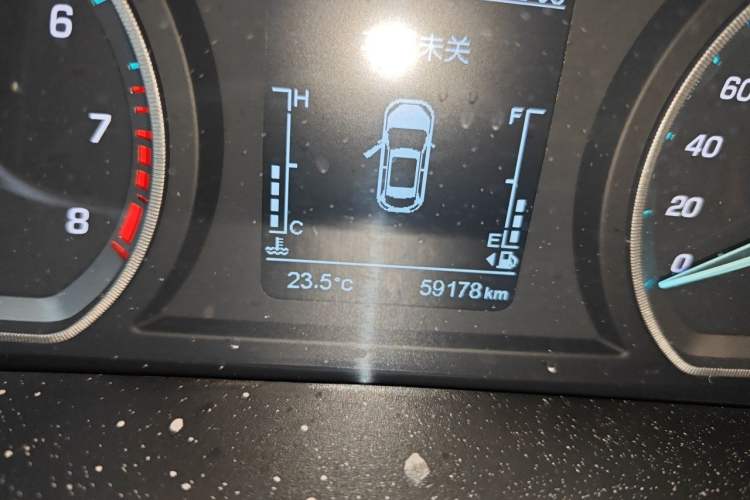 Used CHANGAN OSHAN X5 2021 1.5T DCT Luxury Edition Odometer Close Up