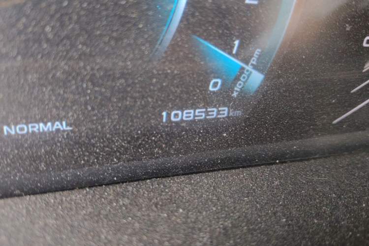 Used CHANGAN OSHAN X5 2021 1.6L CVT Luxury Model Odometer Close Up