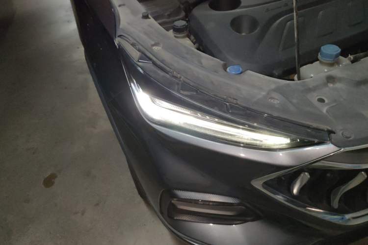 Used CHANGAN OSHAN X5 2021 1.5T DCT Prestige Edition Right Front Headlight
