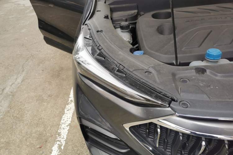 Used CHANGAN OSHAN X5 2021 1.5T DCT Prestige Edition Right Front Headlight