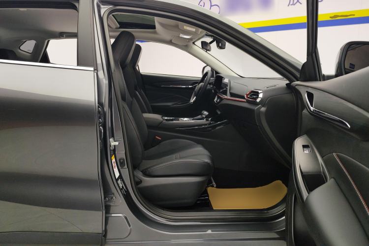 Used CHANGAN OSHAN X5 2021 1.6L CVT Luxury Model Right Front Seat