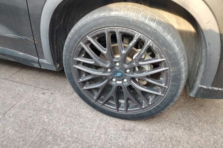 Used CHANGAN OSHAN X5 2021 1.5T DCT Flagship Edition Right Front Wheel Hub