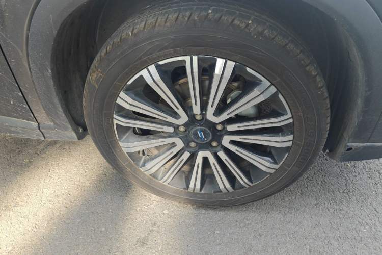 Used CHANGAN OSHAN X5 2021 1.6L CVT Flagship Model Right Front Wheel Hub