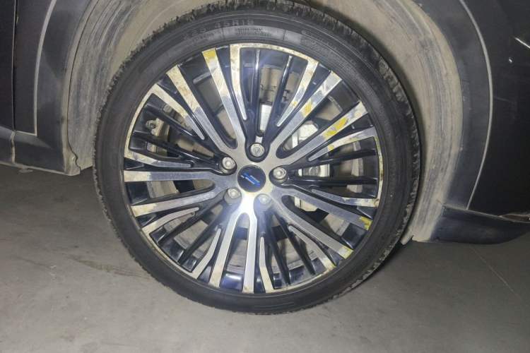 Used CHANGAN OSHAN X5 2021 1.5T DCT Flagship Edition Right Front Wheel Hub