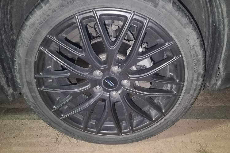 Used CHANGAN OSHAN X5 2021 1.5T DCT Flagship Edition Right Front Wheel Hub