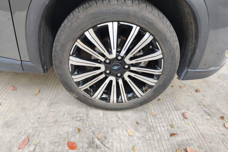 Used CHANGAN OSHAN X5 2021 1.5T DCT Prestige Edition Right Front Wheel Hub