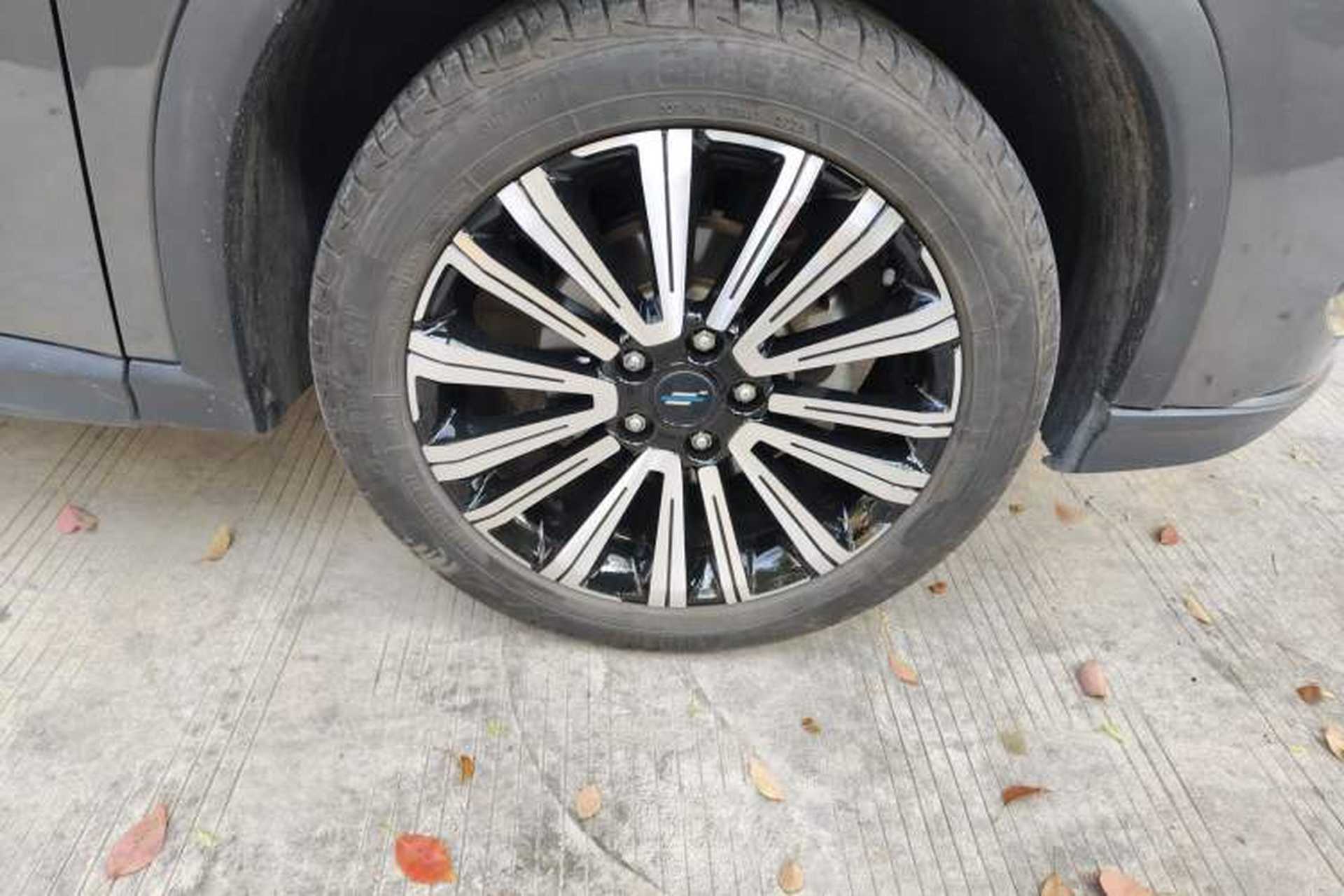 Used CHANGAN OSHAN X5 2021 1.5T DCT Prestige Edition Right Front Wheel Hub