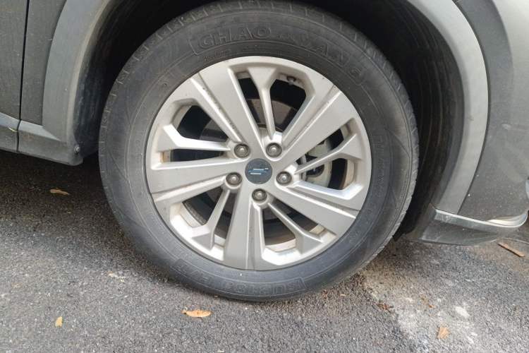 Used CHANGAN OSHAN X5 2021 1.6L CVT Luxury Version Right Front Wheel Hub
