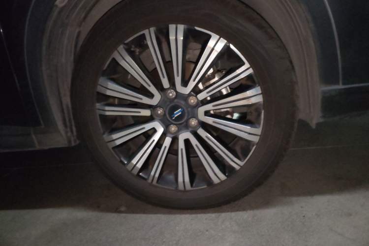 Used CHANGAN OSHAN X5 2021 1.5T DCT Prestige Edition Right Front Wheel Hub