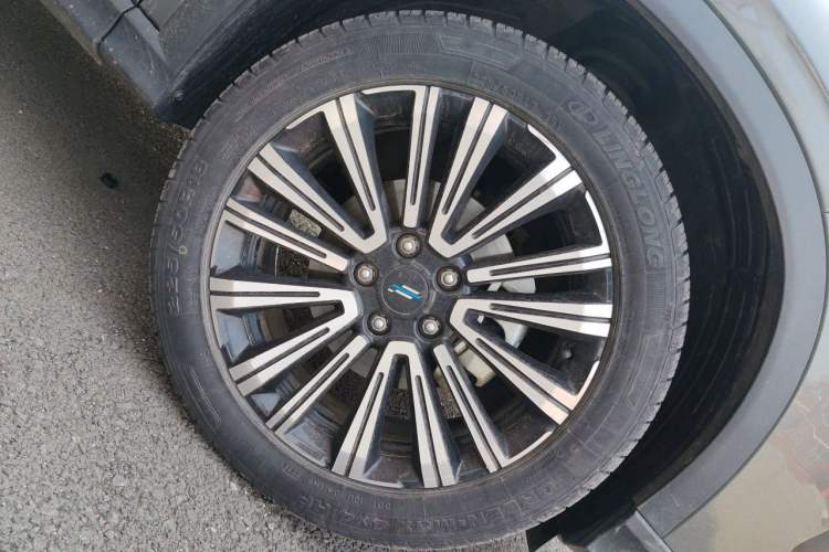 Used CHANGAN OSHAN X5 2021 1.6L CVT Luxury Model Right Front Wheel Hub
