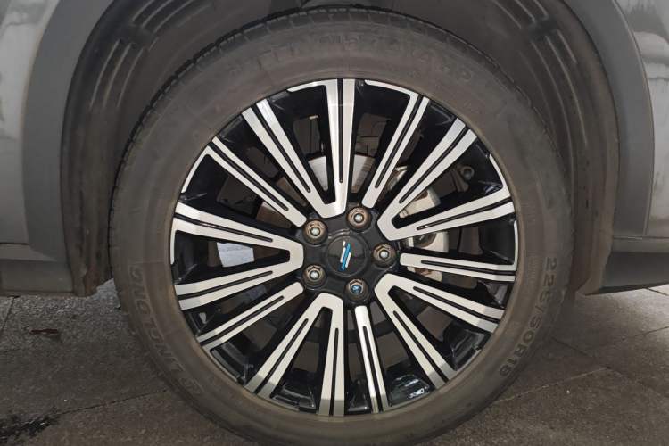 Used CHANGAN OSHAN X5 2021 1.5T DCT Luxury Edition Right Front Wheel Hub