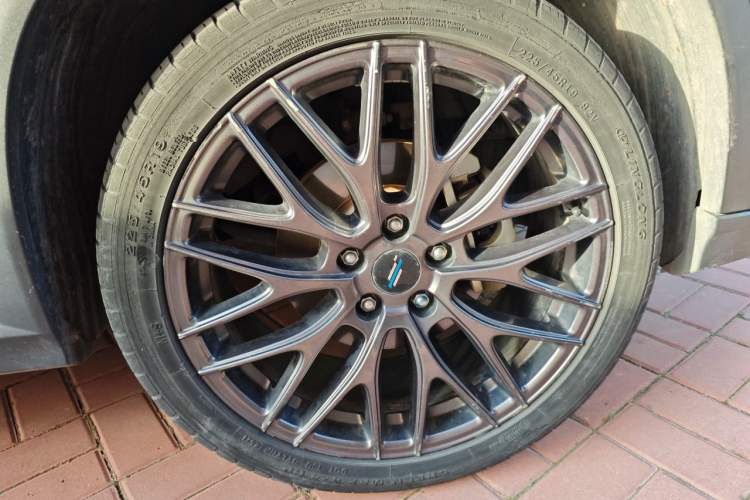 Used CHANGAN OSHAN X5 2021 Revised Version 1.5T DCT Luxury Edition Right Front Wheel Hub